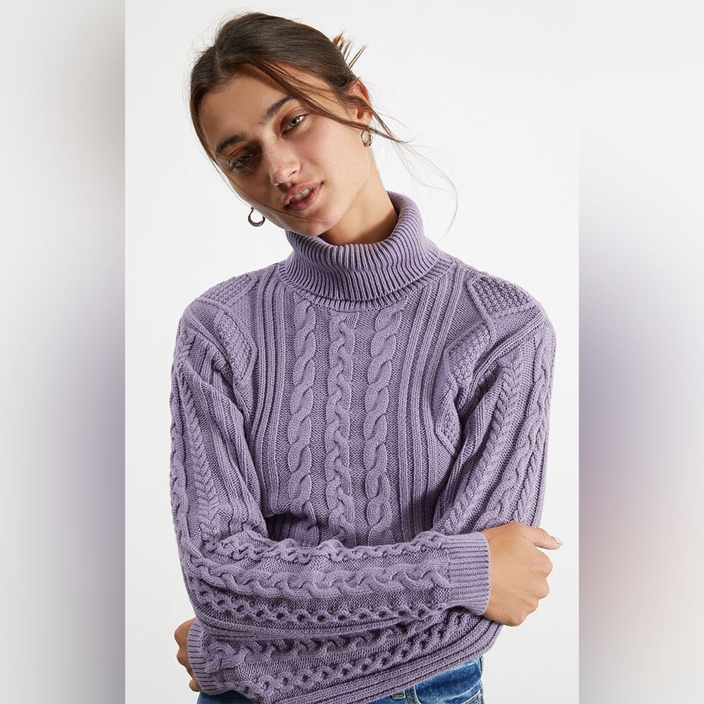 Kendall & Kylie That Girl Cable Stitch Cropped Sweater